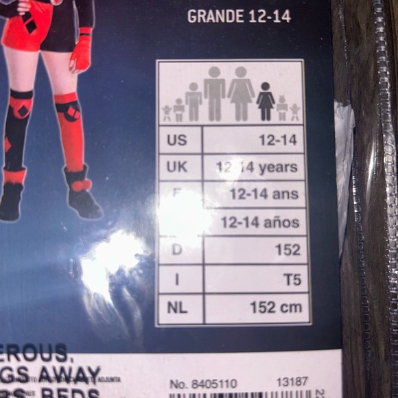 Harley Quinn Costume Set - Red and Black - Picture 4 of 4